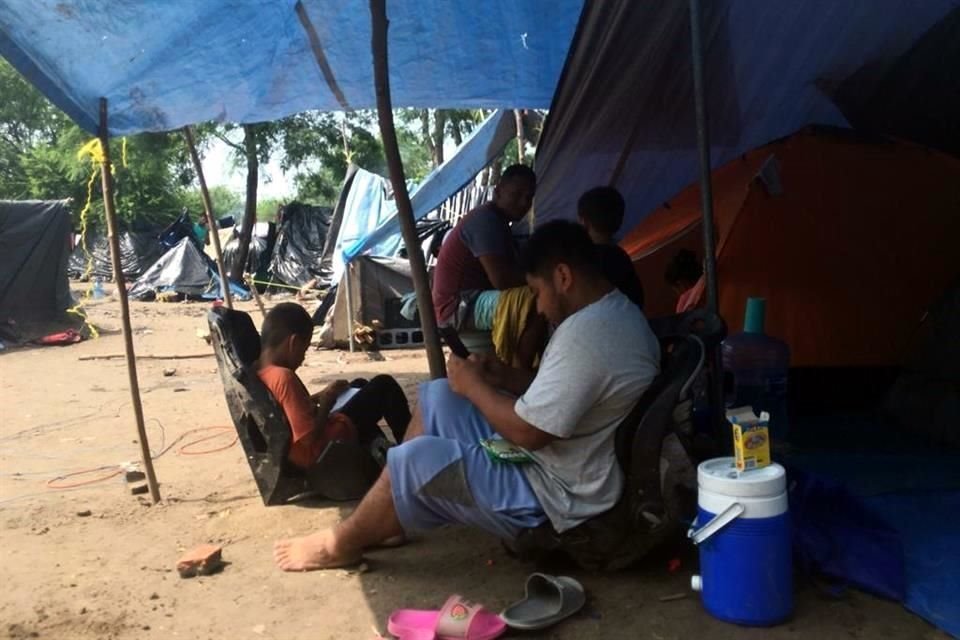 Migrantes, muchos venezolanos, han optado por el ingreso a EU, a través de la apliación CBP One.