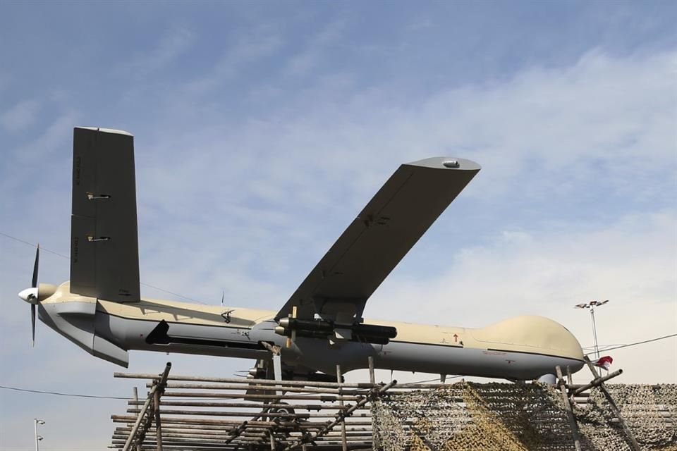 Un dron iraní Shahed-129 es exhibido en Teherán, Irán, el 11 de febrero de 2016.