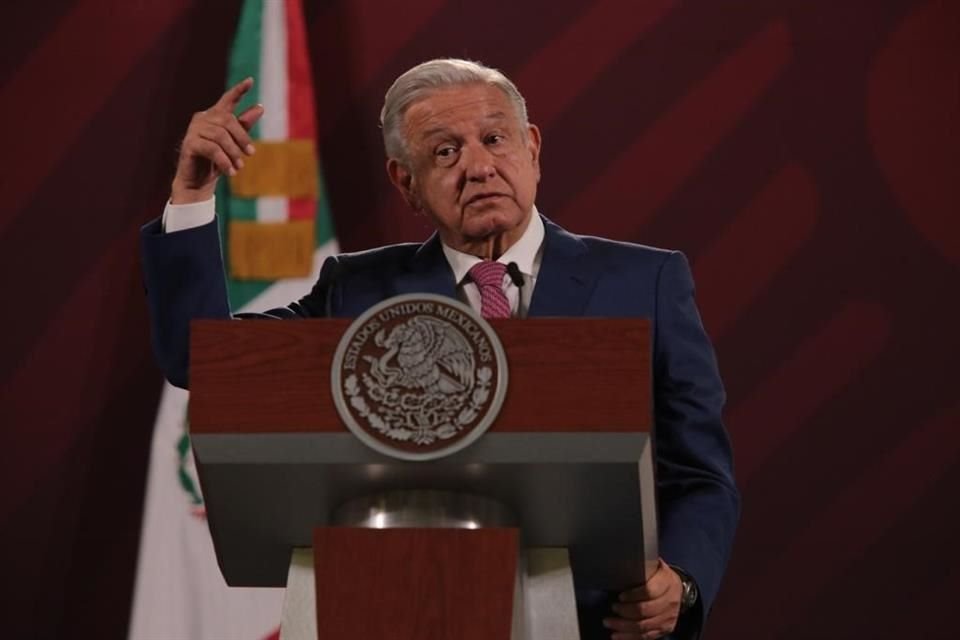 AMLO ve bien que Grupo México, de Germán Larrea, compre Banamex y aclaró que las diferencias que tiene con el empresario son 'otro cantar'.