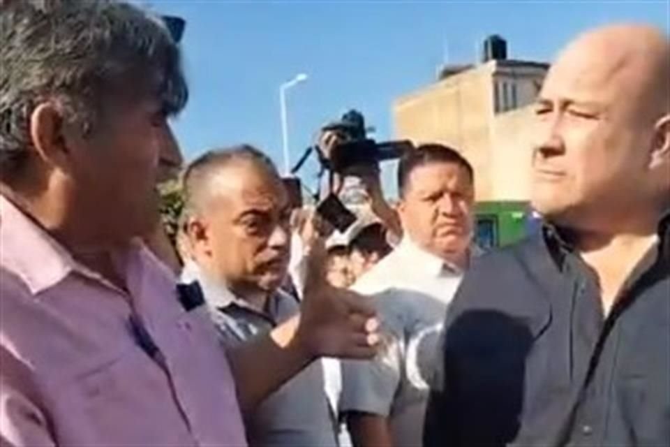 Vecinos dialogaron con Alfaro sobre el conflicto de la basura en Tala, donde se comprometió a realizar una reunión.