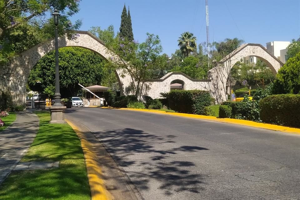 Con un precio promedio de 2 mil 655 dólares por metro cuadrado, Puerta de Hierro es la novena colonia más cara en América Latina.