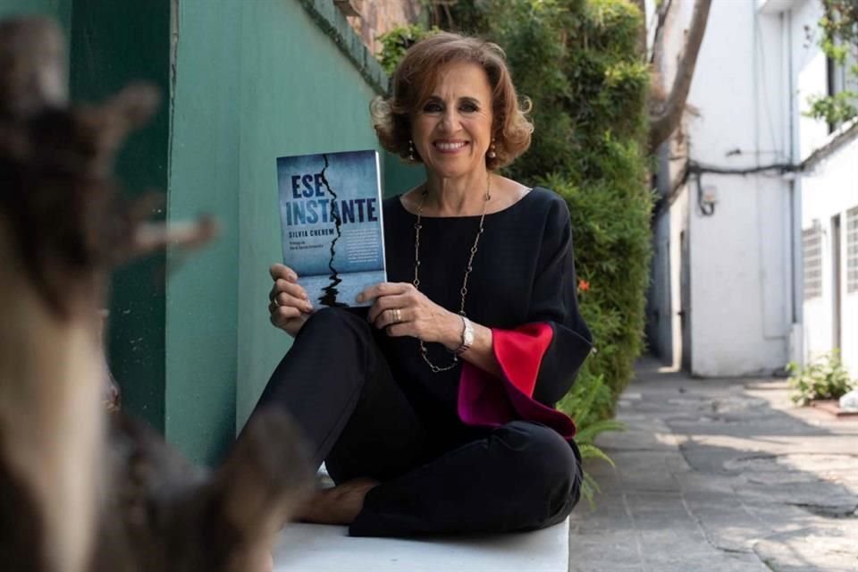 Con esta obra, la periodista busca comprender los misterios de la existencia y el acecho de la muerte, sin restar a las víctimas su humanidad.