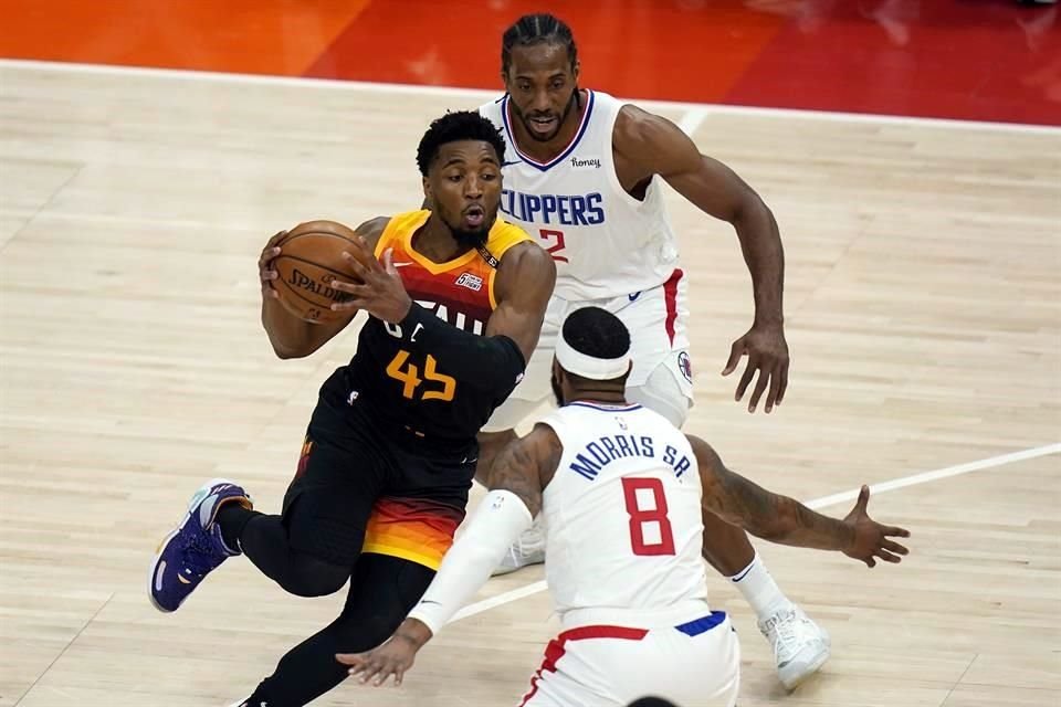 Donovan Mitchell le dio problemas a los Clippers.