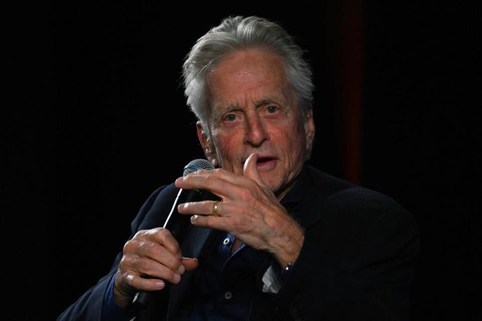 El actor Michael Douglas compartió en el Festival de Cine de Cannes trucos para grabar buenas escenas de sexo para las películas.