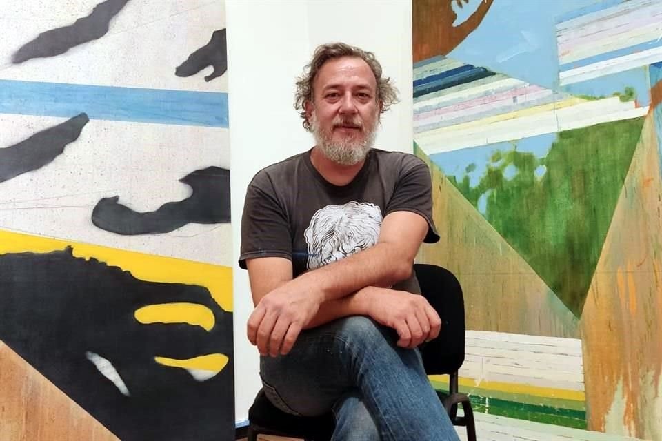 El artista Enrique Hernández toma inspiración de Google Earth para su nueva expo, 'Traspasar un jardín (El Edén enmarañado)'.