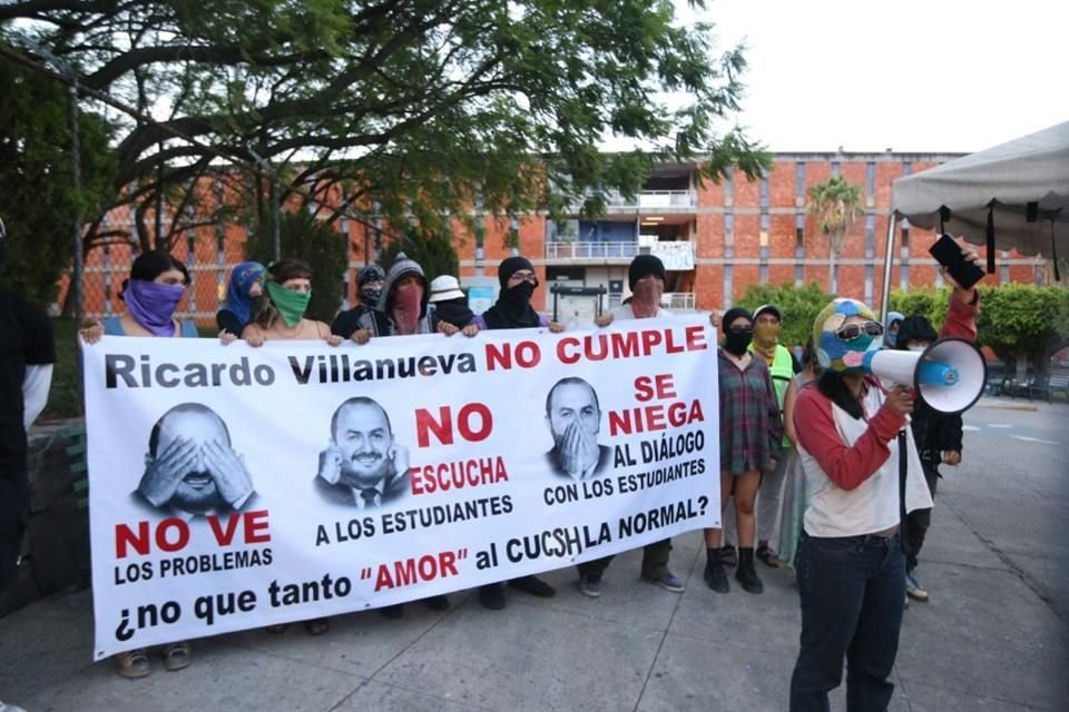 La UdeG aseguró que había llegado a acuerdos con estudiantes del CUCSH que están en paro, sin embargo, los alumnos desmienten algún arreglo.