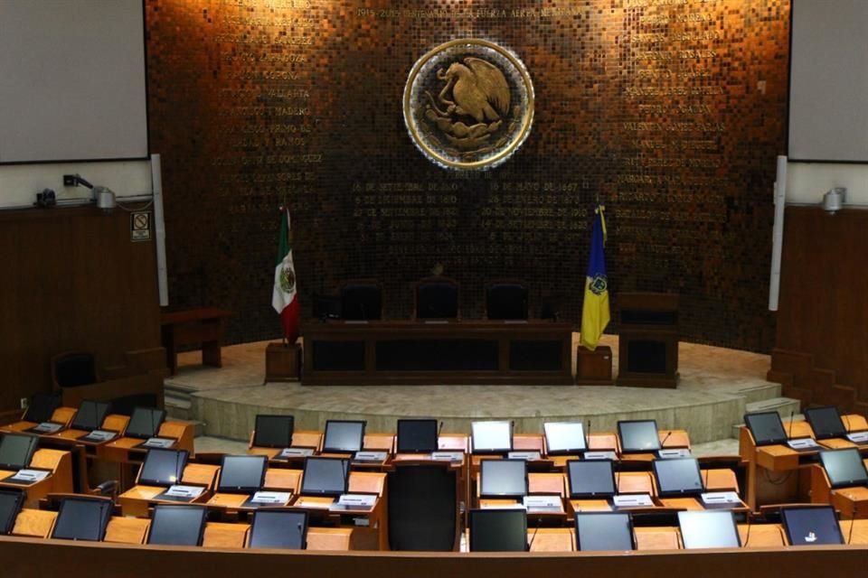  En el Congreso de Jalisco reavivaron el plan de limpia de trabajadores y la apuesta por el servicio civil de carrera, pero, en el intermedio, harán nuevas contrataciones. 
