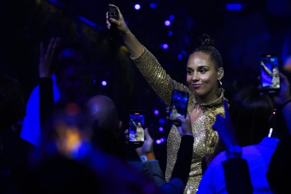 Alicia Keys logró que 9 mil 537 personas se rindieran ante ella en el Auditorio Nacional, fue su primer concierto en la CDMX.