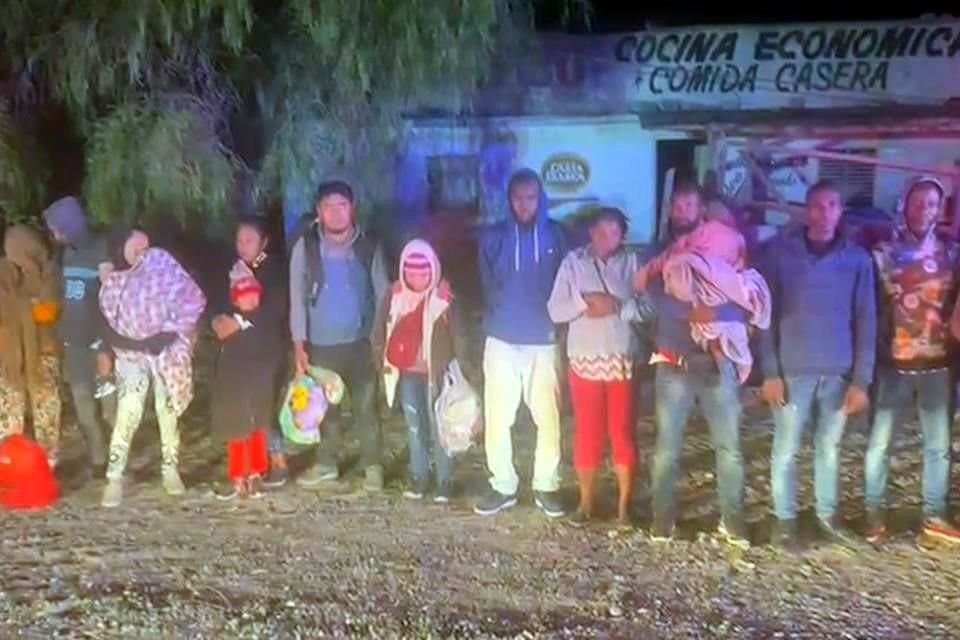 El grupo de migrantes fue hallado la noche del miércoles en una finca de la la comunidad Cruz de Elorza, cerca de Doctor Arroyo, Nuevo León.