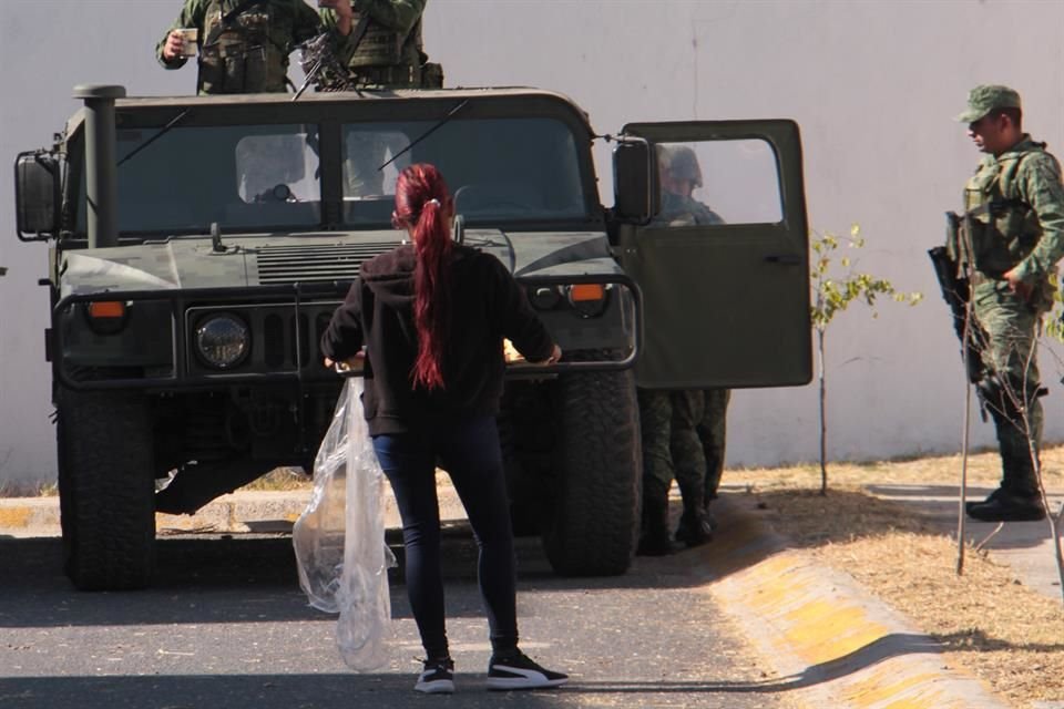 'Revientan' casa del CJNG en Tlajomulco; rescatan a mujer.