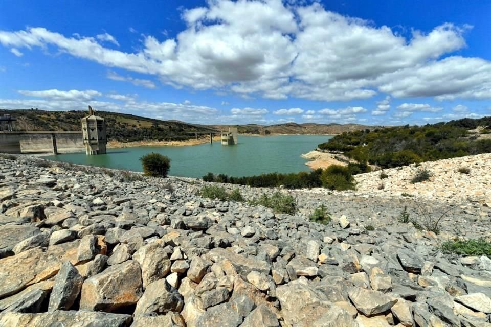 Más de la mitad de los lagos y embalses más grandes del mundo están disminuyendo, según estudio.