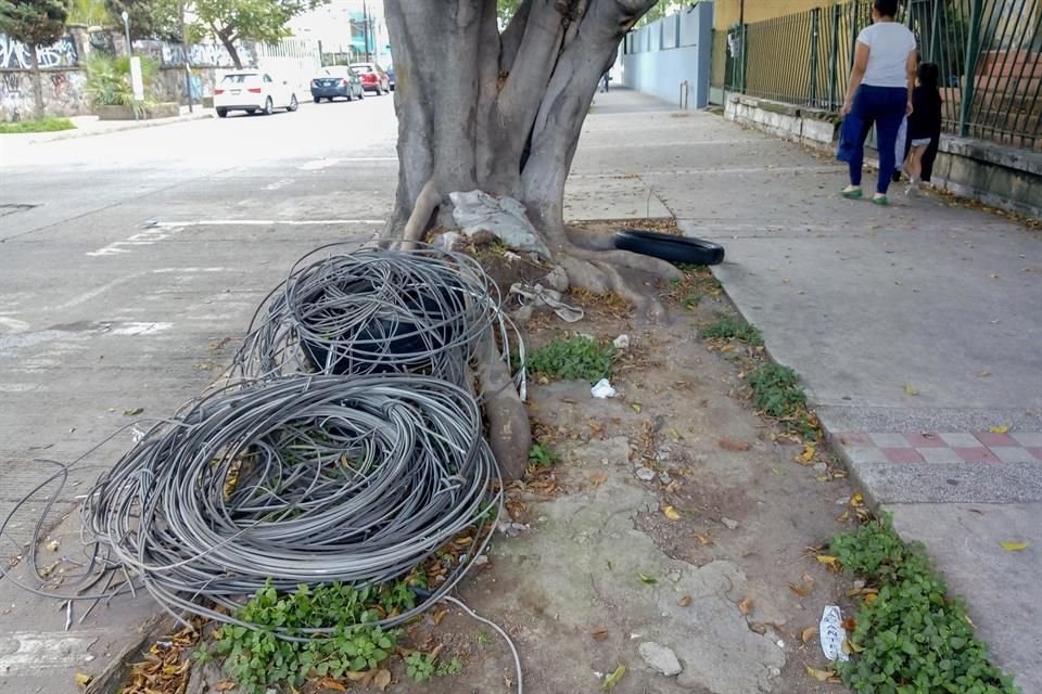 Javier Juárez, comisionado  del Instituto Federal de Telecomunicaciones, sugirió recurrir a buenas prácticas para el retiro de cableado.