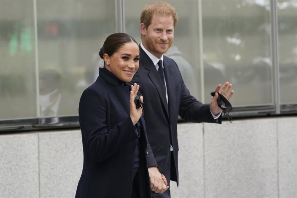 El Príncipe Enrique y Meghan Markle exigieron a Backgrid entregar las imágenes tomadas en la persecución del martes; la agencia se niega.