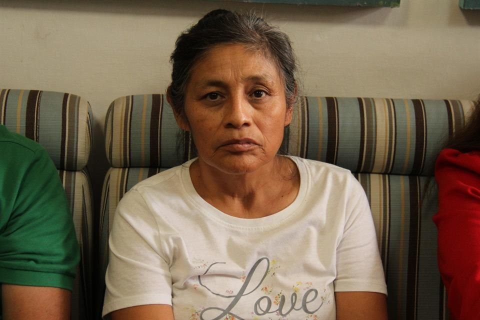 El padre y el esposo de Elba fallecieron con seis meses de diferencia, por complicaciones de salud y esperando una solución de la empresa que los defraudó.