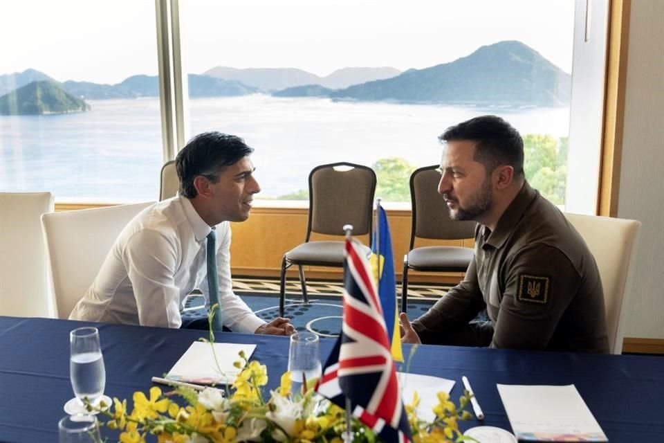 El Primer Ministro británico, Rishi Sunak, y Volodymyr Zelensky se reunieron en el Hotel Grand Prince durante la Cumbre del G7.