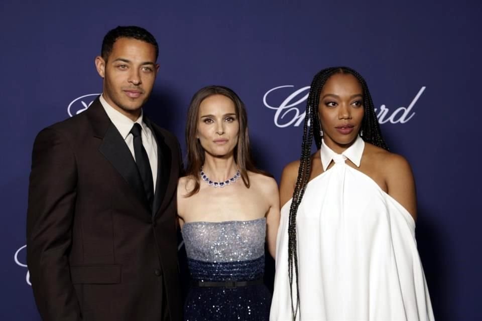 Ruben Östlund, Brie Larson, Paul Dano y Natalie Portman asistieron a la cena de gala que ofreció la firma Chopard en Cannes.