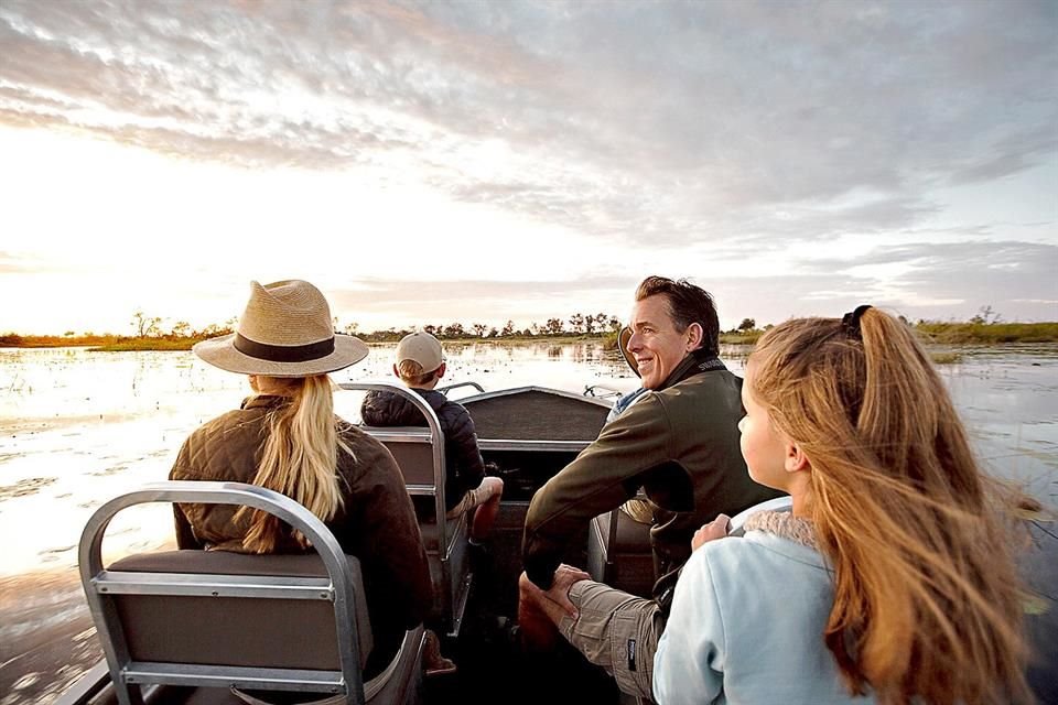 Conecta con la naturaleza y reconecta con tu familia, en un safari en bote.