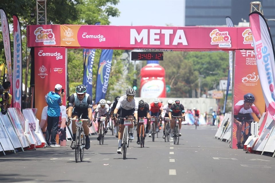 Yareli Salazar Vázquez llegó en primer lugar con un tiempo de 3:48:11.
