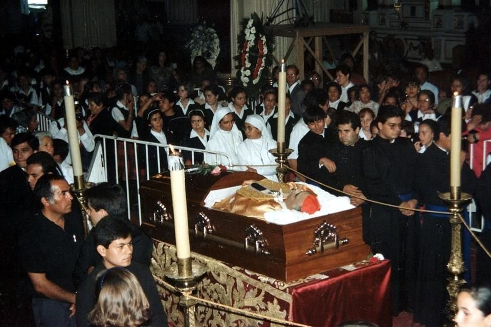 Cientos de fieles acudieron a la Catedral de Guadalajara para despedir al Cardenal Juan Jesús Posadas Ocampo.