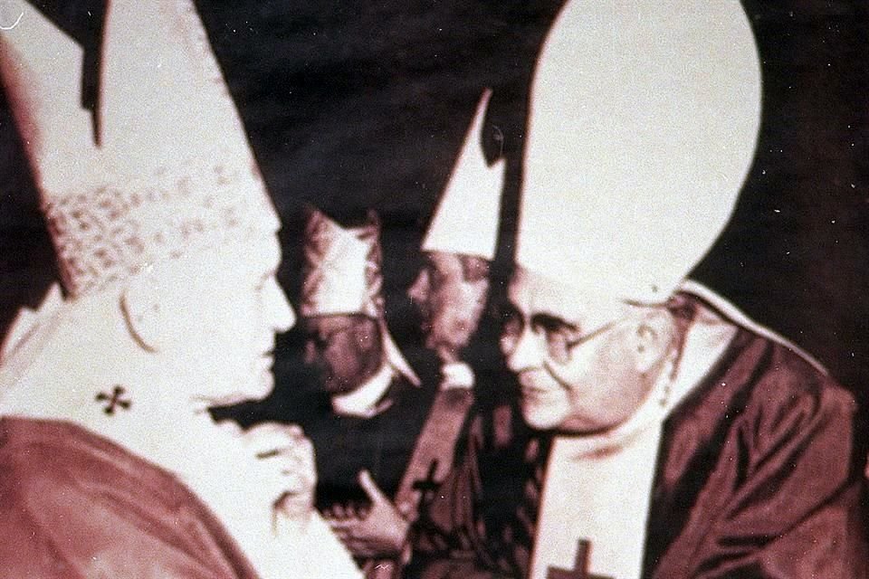 Posadas Ocampo fue nombrado Cardenal por su Santidad, el Papa Juan Pablo II.