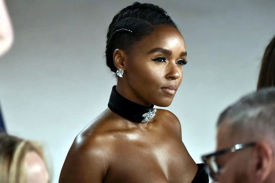 La actriz y cantante Janelle Monáe sorprendió a sus fans posando desnuda en una sesión de fotos para la revista Rolling Stone.