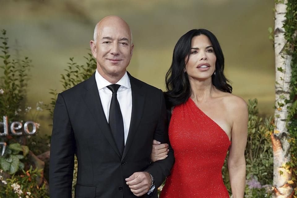 El compromiso de la pareja conformada por Lauren Sanchez y Jeff Bezos es resultado de escándalos protagonizados por el magnate.