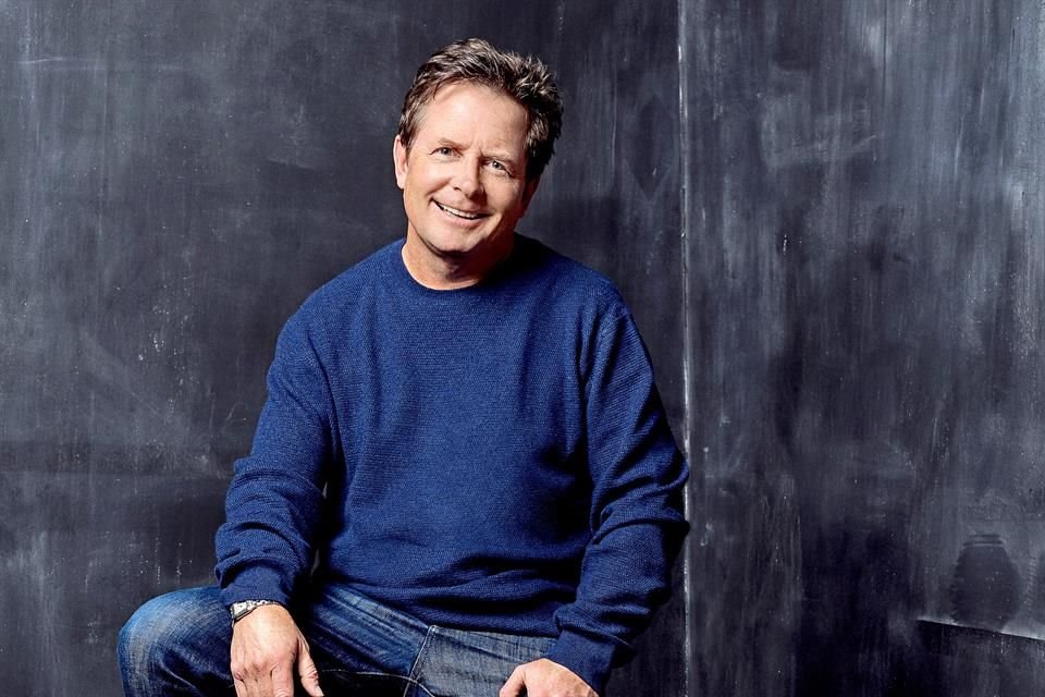 Aborda el actor Michael J. Fox detalles de su vida con el Parkinson para enviar mensaje de empatía y entendimiento ante la enfermedad.