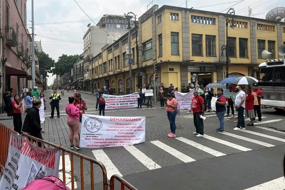 Personas damnificadas por el 19S bloquearon Donceles e Ignacio Allende hasta que los recibieran en el Congreso