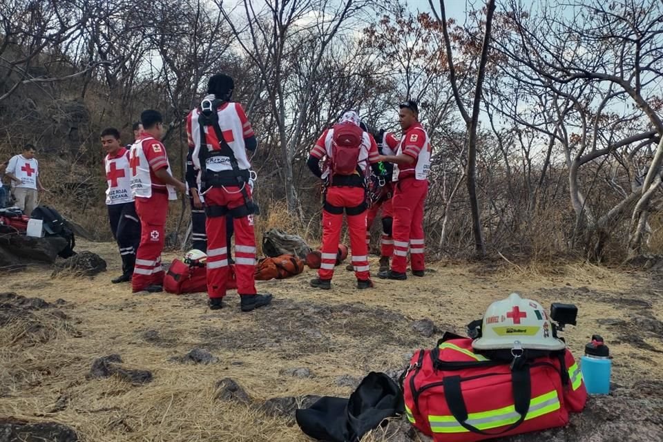 La búsqueda de Gabriel Santos Jiménez Márquez, voluntario de la Cruz Roja, continúa este martes en la Barranca de Huentitán, y en las labores se utilizan drones.