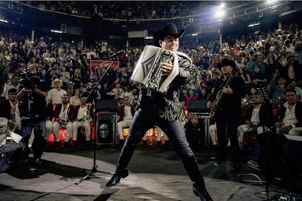 El cantante Alfredo Olivas llegará por primera vez al Estadio 3 de Marzo para ofrecer un concierto en el que rememorará sus éxitos.