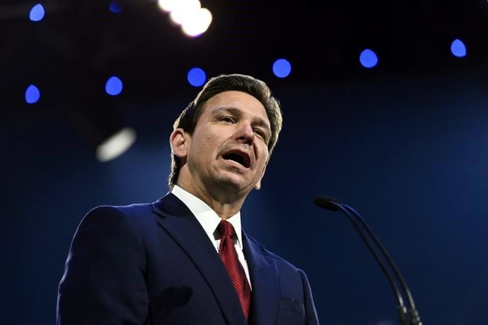 El Gobernador de Florida, Ron DeSantis, habla durante la convocatoria en la Universidad Liberty, en Lynchburg, Virginia.