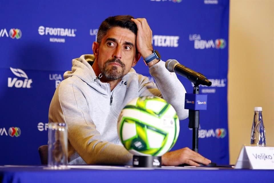 El técnico Veljko Paunovic en el Día de Medios previo a la Final.