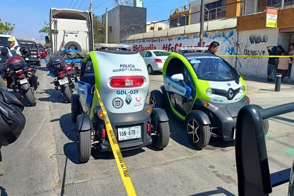 Tras despojar de su arma a un guardia de seguridad privada, un ladrón disparó a policías en la Colonia Santa Isabel, pero fue detenido.