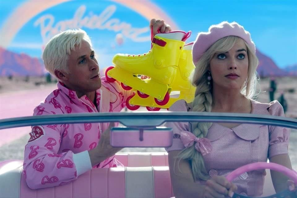 La película de Barbie lanzó su nuevo y divertido tráiler, a la par de anunciar el line-up de los artistas que colaboran en su soundtrack.