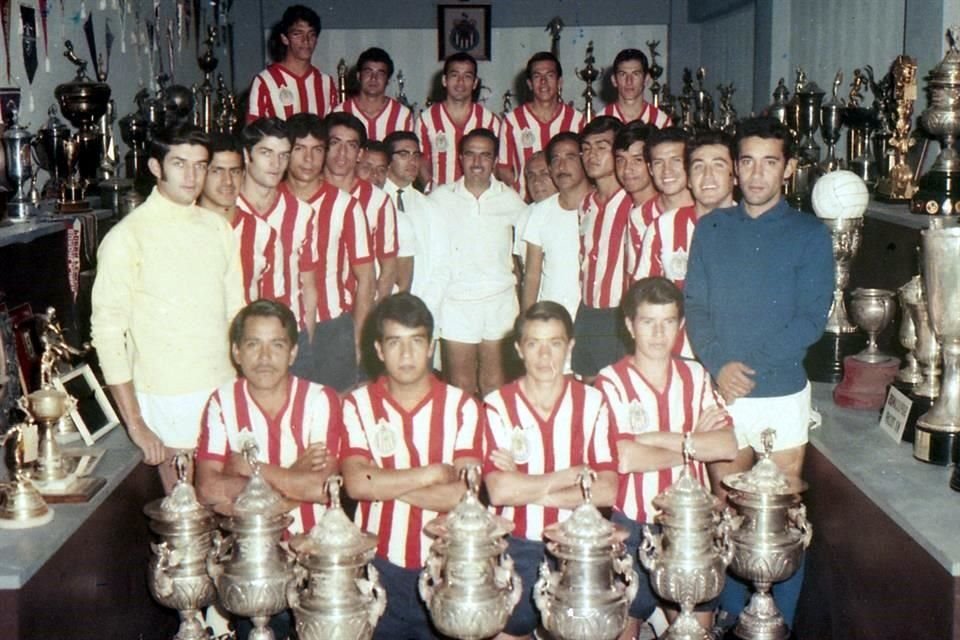 En la temporada 1969-1970, Chivas ganó su octavo título.