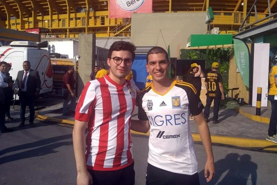 Ambos aficionados apoyarán a su equipo en las tribunas del Estadio Universitario.