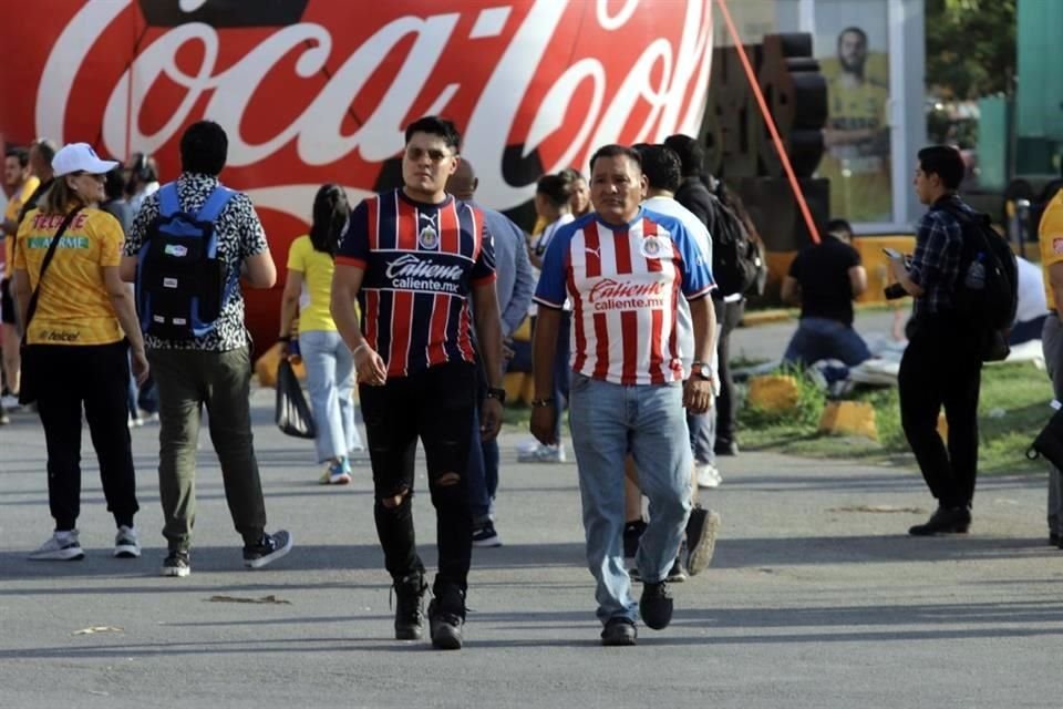 Más del color en el Universitario para la Final de ida.