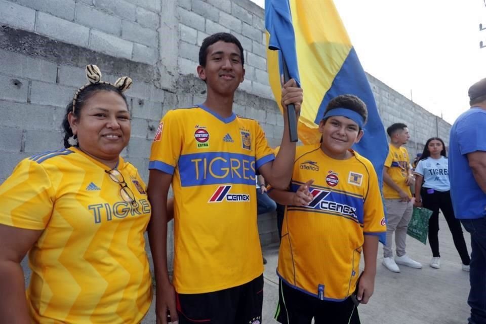 Más del color en el Universitario para la Final de ida.