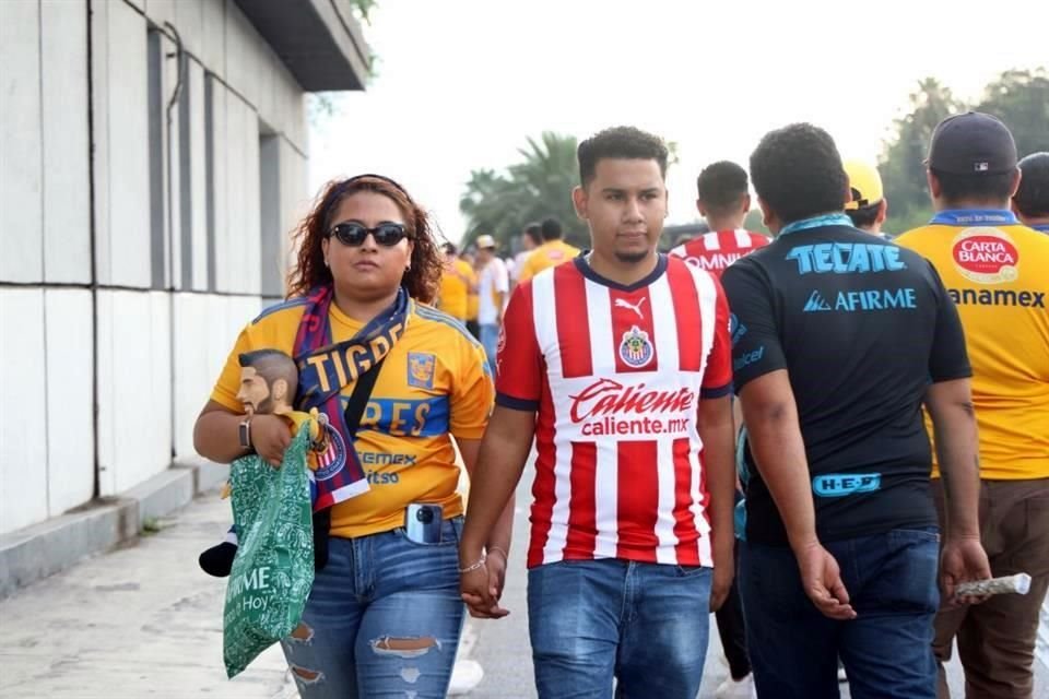 Más del color en el Universitario para la Final de ida.