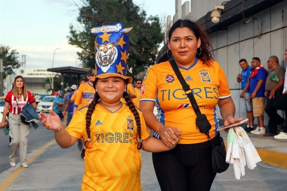 Más del color en el Universitario para la Final de ida.