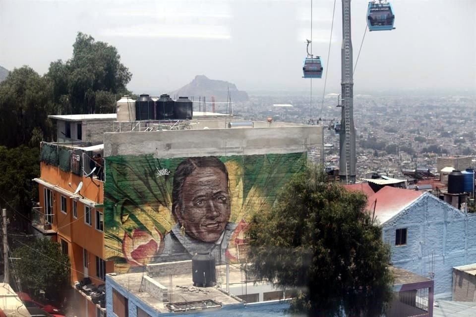 Durante la ruta turística, los visitantes pueden disfrutar del proyecto de Iztapalapa Mural, que cuenta con alrededor de 6 mil murales a lo largo de los Senderos Seguros.