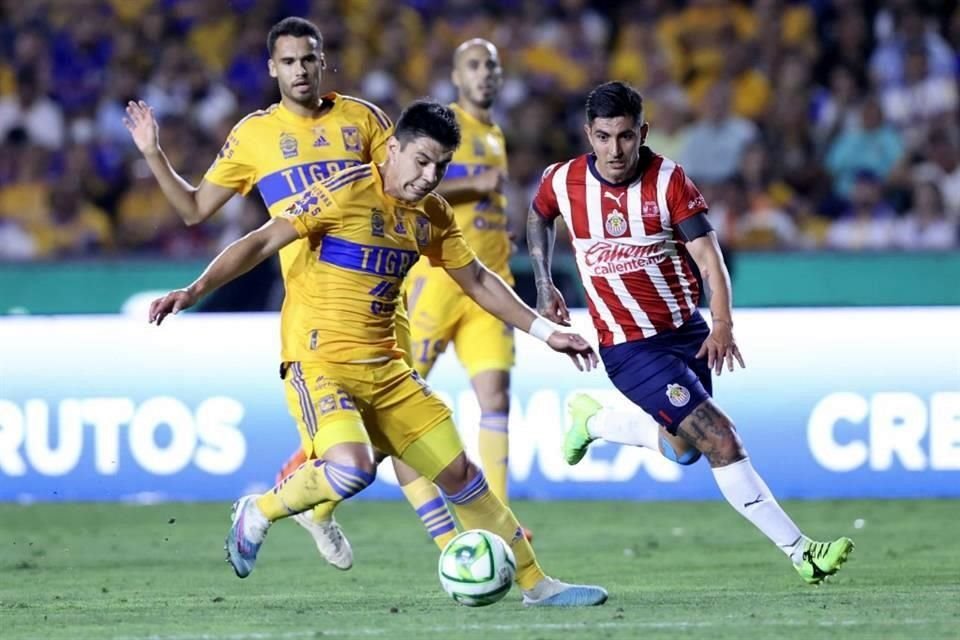 Las imágenes del primer tiempo entre Tigres y Chivas en la Final de ida.