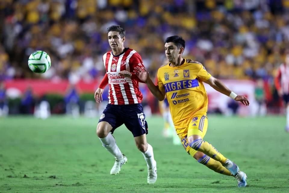 Las imágenes del primer tiempo entre Tigres y Chivas en la Final de ida.