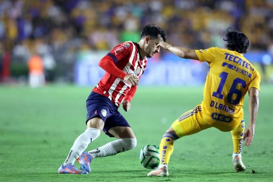 Las imágenes del primer tiempo entre Tigres y Chivas en la Final de ida.