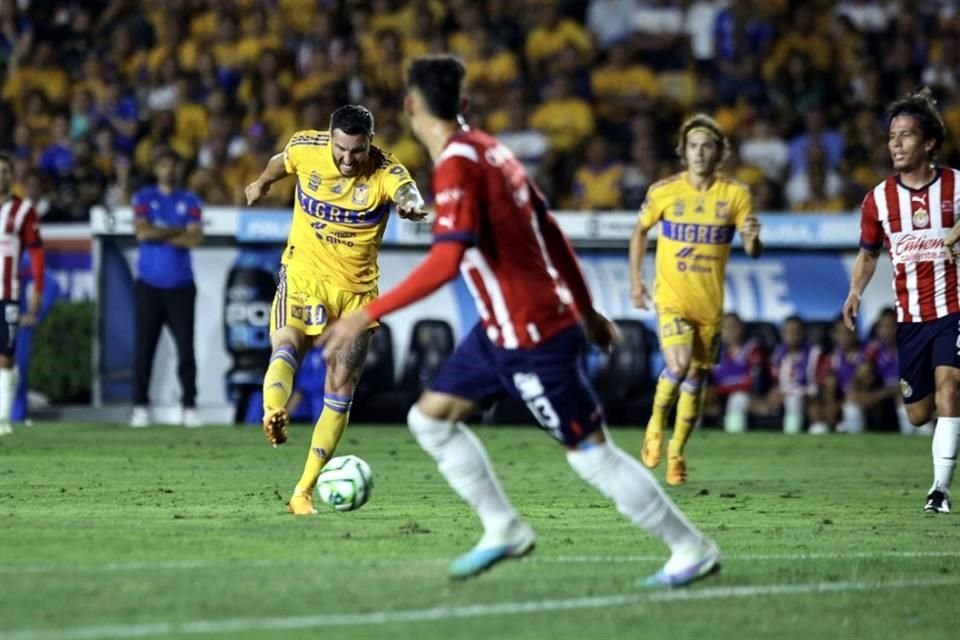 Imágenes del primer tiempo que terminó 0-0.