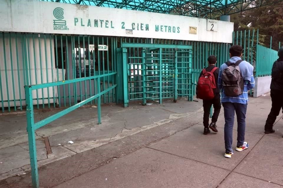 Patxy Ximena, una alumna del plantel 2 del Colegio de Bachilleres murió al recibir el golpe de un petardo en la cabeza