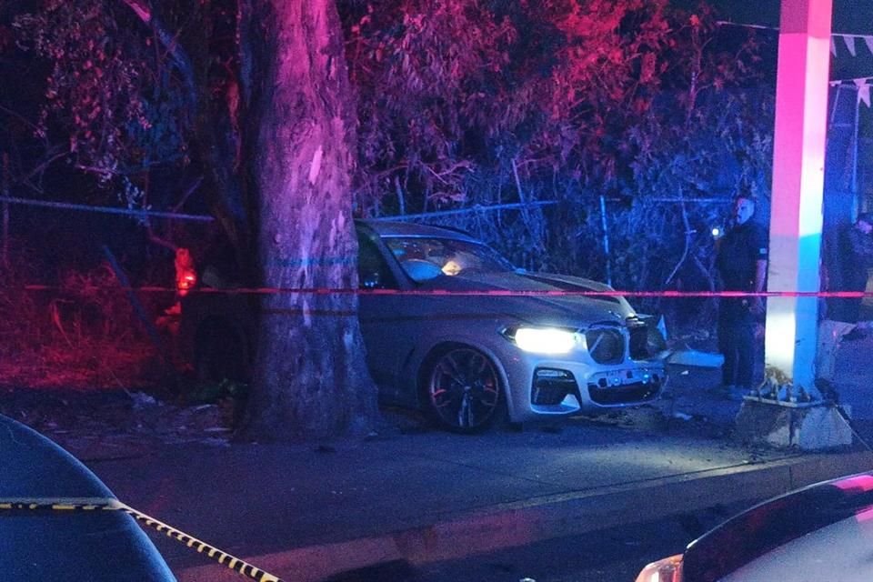 Un hombre y una mujer que viajaban en una camioneta BMW fueron asesinados a balazos en Avenida López Mateos y Bulevar Bugambilias.