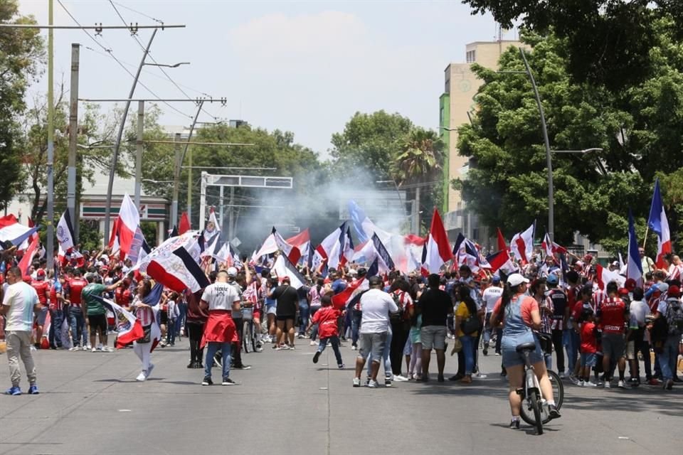 Desde temprano, GDL se convirtió en el centro de la pasión chiva. A unas horas de la Final, los colores rojiblancos inundaron las calles.