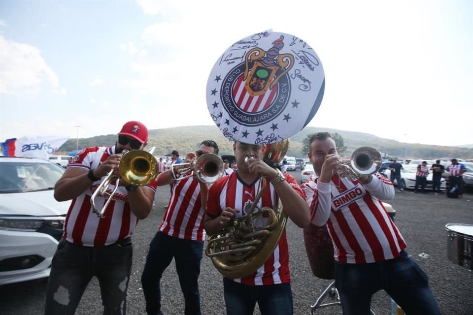 Banda La Nueva Edición también puso ambiente.