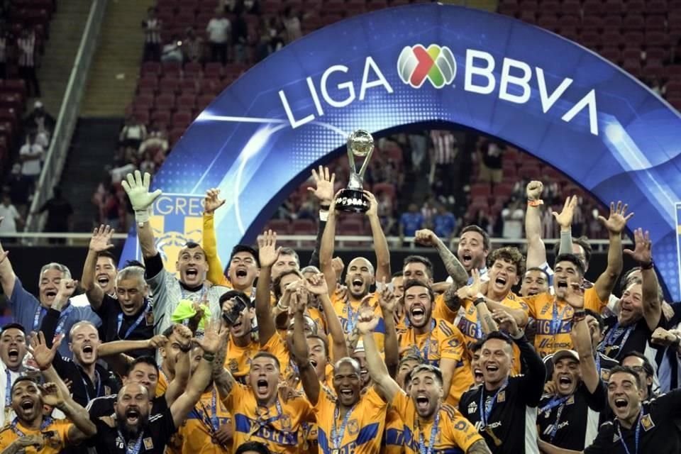 ¡Tigres, campeón del Clausura 2023! Los Felinos vinieron de atrás para vencer 3-2 a Chivas y levantar su octavo título de Liga MX.